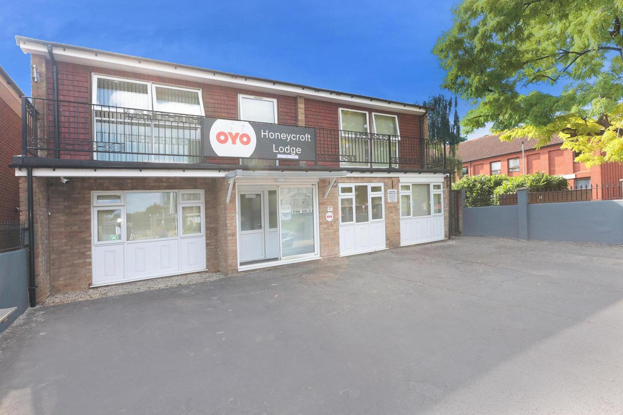 Oyo Honeycroft Lodge Uxbridge Exterior photo